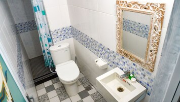 Shower, rainfall showerhead, towels