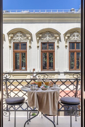 Exterior - Holt Old Town Luxury Suites With Balcony (Bucharest)