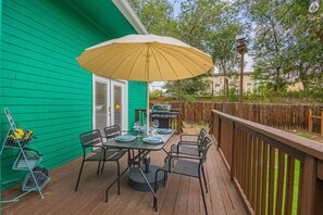 Outdoor dining - Built in 1903. Updated 120 years later in 2023! (Colorado Springs)
