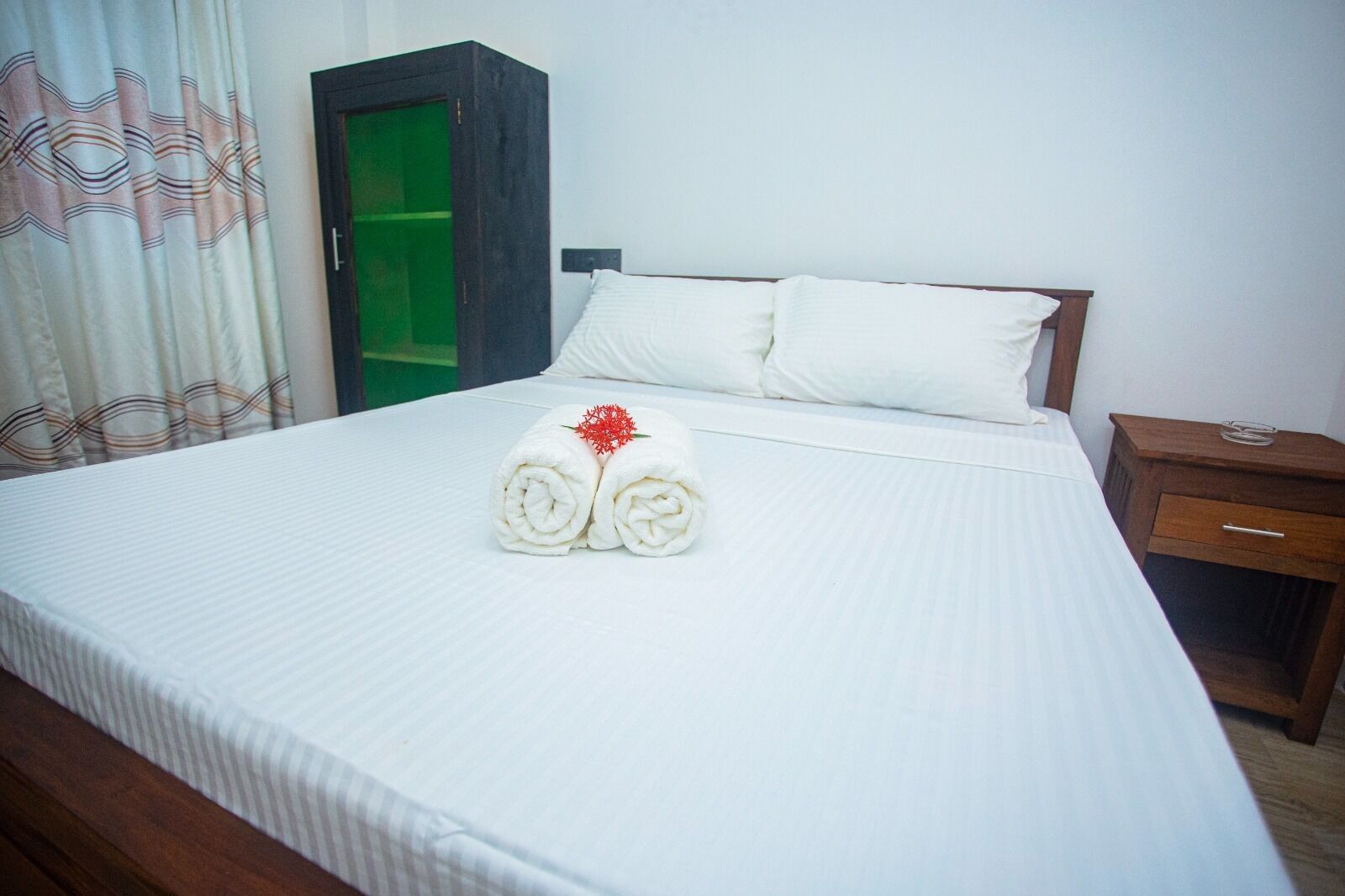 2 habitaciones, tabla de planchar con plancha, wifi y ropa de cama 