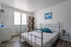 5 Schlafzimmer, Bügeleisen/Bügelbrett, Reisekinderbett