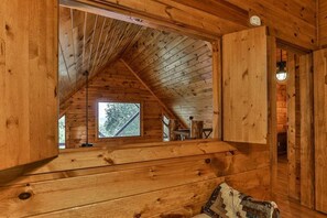Interior - Sunrise Overlook | Blue Ridge, GA (Blue Ridge)