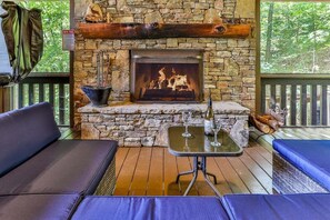 Interior - Sunrise Overlook | Blue Ridge, GA (Blue Ridge)