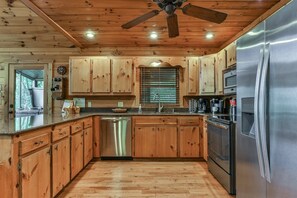 Fridge, oven, stovetop, dishwasher