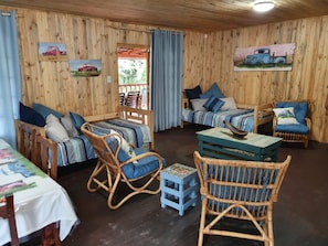 House, 2 Bedrooms, Private Pool, Pool View | Ruang tamu