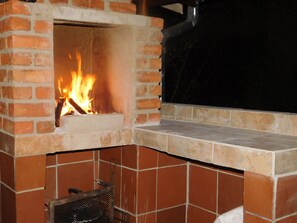House, 2 Bedrooms, Private Pool, Pool View | BBQ/picnic Area - Hout Huisie Wooden House Self Catering Africa Bush Vacation In Marloth Park (Nkomazi)