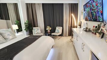 1 chambre, bureau, fer et planche Ă repasser, lit parapluie