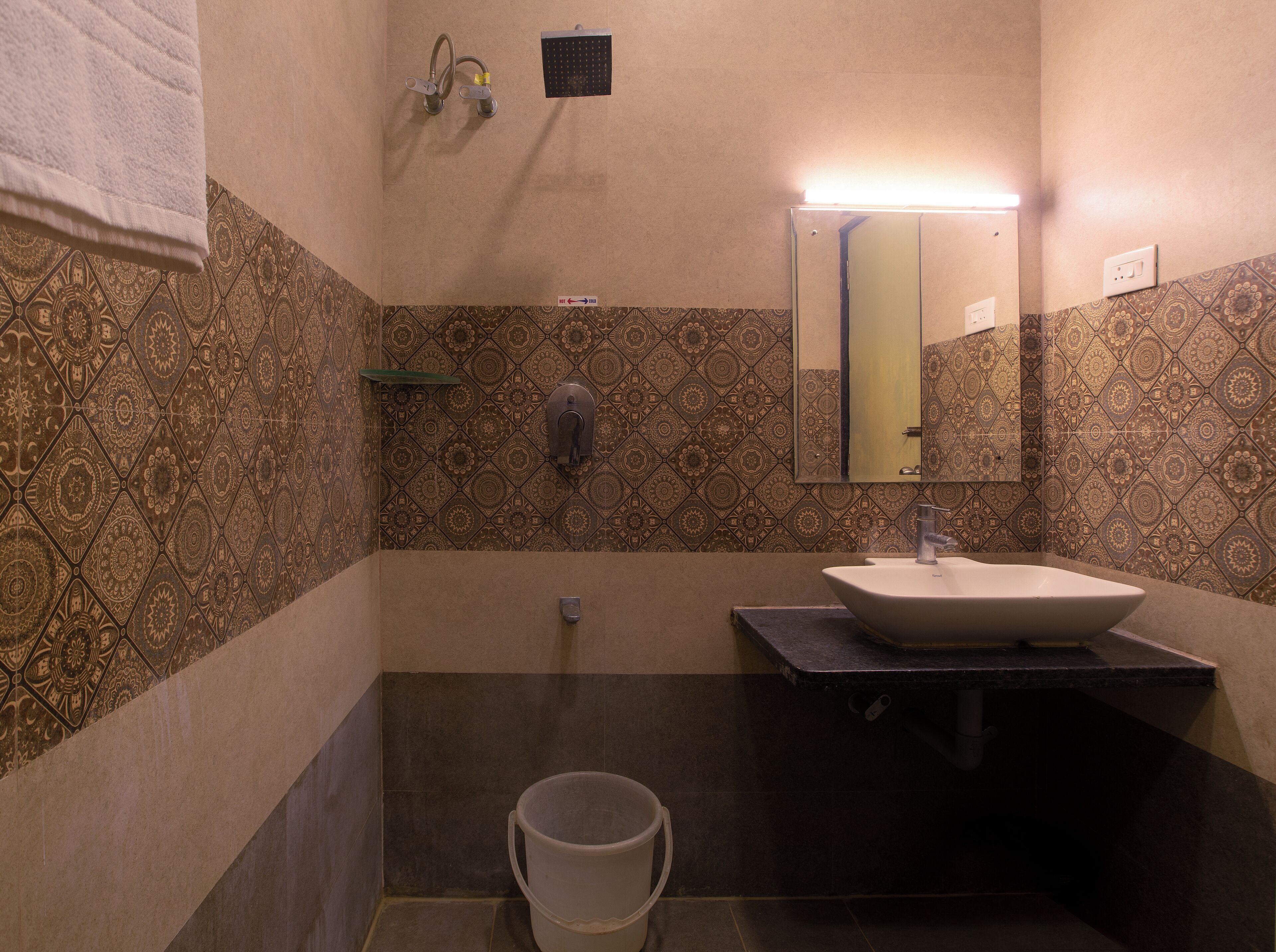 comfort room | city view