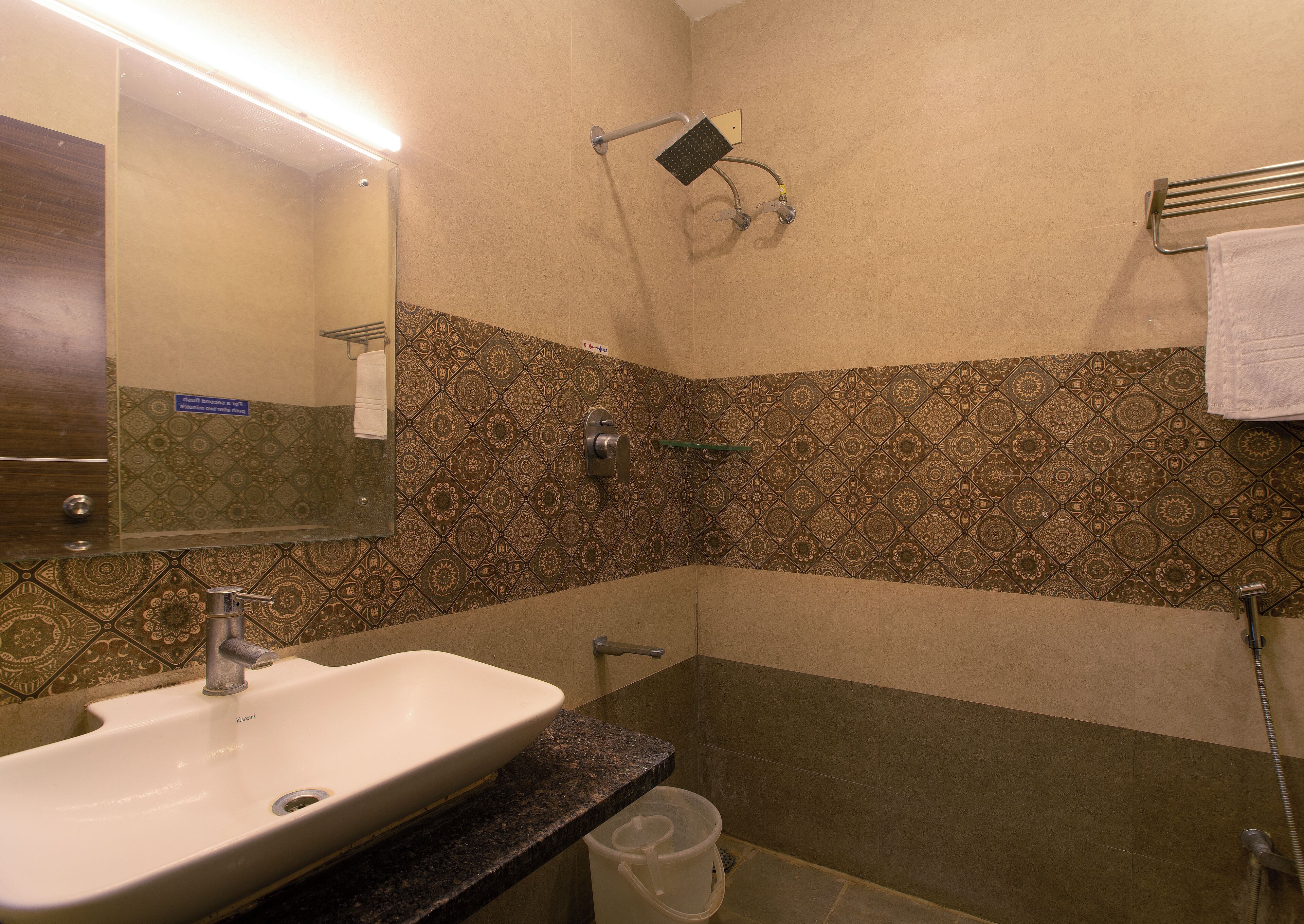 comfort room | city view