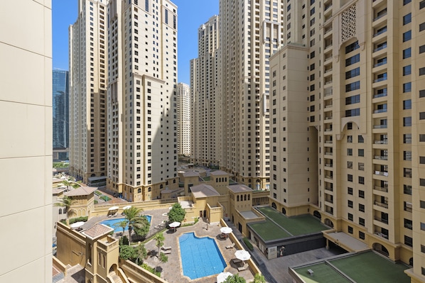 Exterior - Fab Studio in JBR with a Pool & View Dubai Skyline (Dubai)