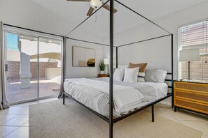 Iron/ironing board, WiFi, bed sheets - Palmas de Indio: Pool, Private, Walk to Festivals (Indio)