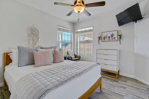 Iron/ironing board, WiFi, bed sheets