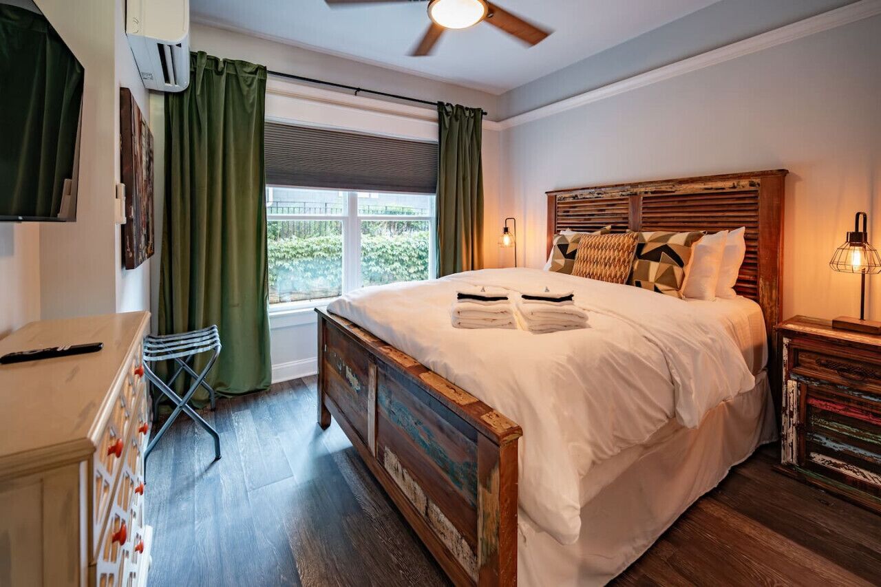 1 dormitorio, tabla de planchar con plancha, wifi y ropa de cama