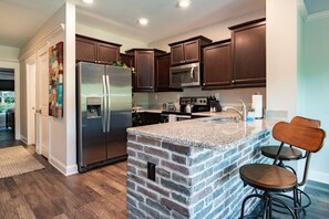 Køleskab, mikrobølgeovn, ovn, kogeplade