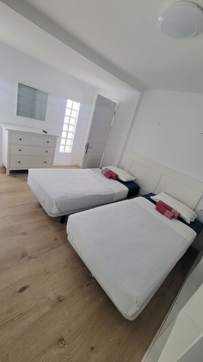 2 chambres, fer et planche à repasser, lit parapluie, Wi-Fi