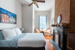 2 habitaciones, tabla de planchar con plancha, cuna de viaje y wifi 