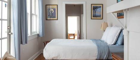 2 habitaciones, tabla de planchar con plancha, cuna de viaje y wifi