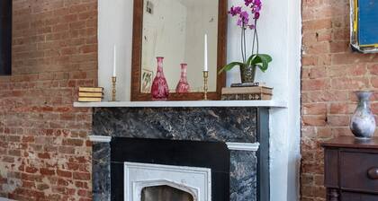 Quaint 1850s Garden District 1BR Flat w/Courtyard