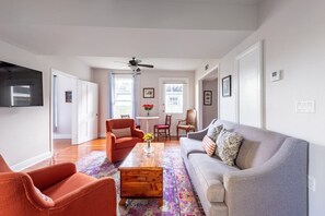 TV - Classic Garden District 3BR (New Orleans)