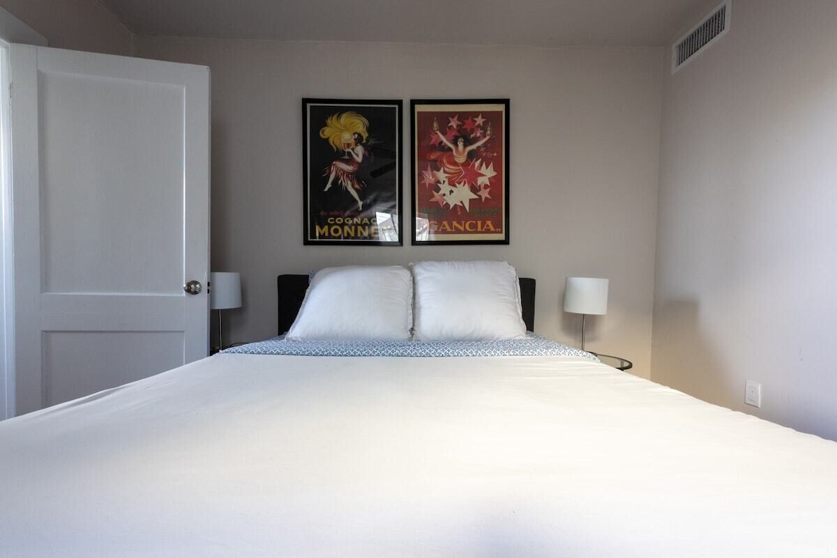 2 bedrooms, iron/ironing board, travel cot, WiFi