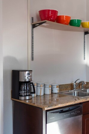 Microwave, oven, dishwasher, coffee/tea maker