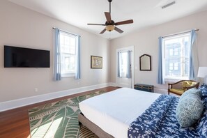 Strykejern/-brett, reiseseng for barn, wi-fi og sengetøy