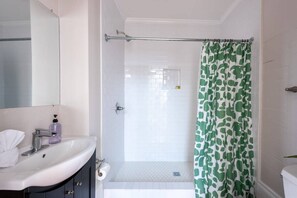 Hårføner og håndklær