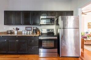 Microwave, oven, dishwasher, coffee/tea maker