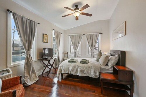 Delightful Freret St Studio Apartment w/parking