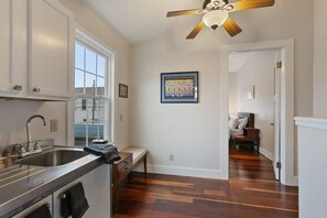 Interior - Delightful Freret St Studio Apartment w/parking (New Orleans)