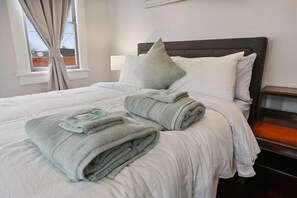 Iron/ironing board, WiFi, bed sheets