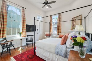 Iron/ironing board, travel crib, WiFi, bed sheets - Charmed 1886 Garden District (New Orleans)