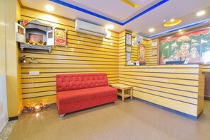 Lobby sitting area - Hotel Airport View (Jaipur)