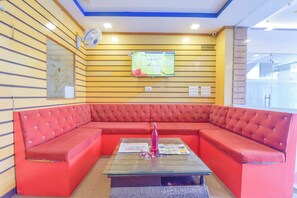 Lobby sitting area - Hotel Airport View (Jaipur)
