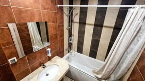 Apartment, 1 Schlafzimmer, barrierefrei, Bergblick | Badezimmer
