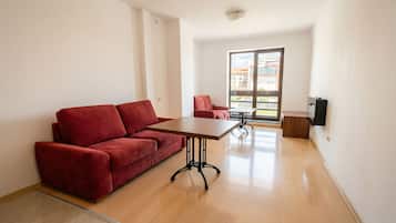 Apartment, 1 Bedroom, Accessible, Mountain View | Living room