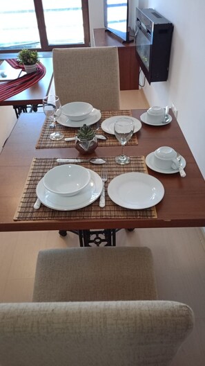 Dining room - Mountain Paradise 4 - 1 Bedroom - Gondola, 100m Away - Washer (Bansko)