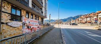 Mountain Paradise 4 - 1 Bedroom - Gondola, 100m Away - Washer