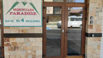 Apartment, 1 Bedroom, Accessible, Mountain View | Front of property