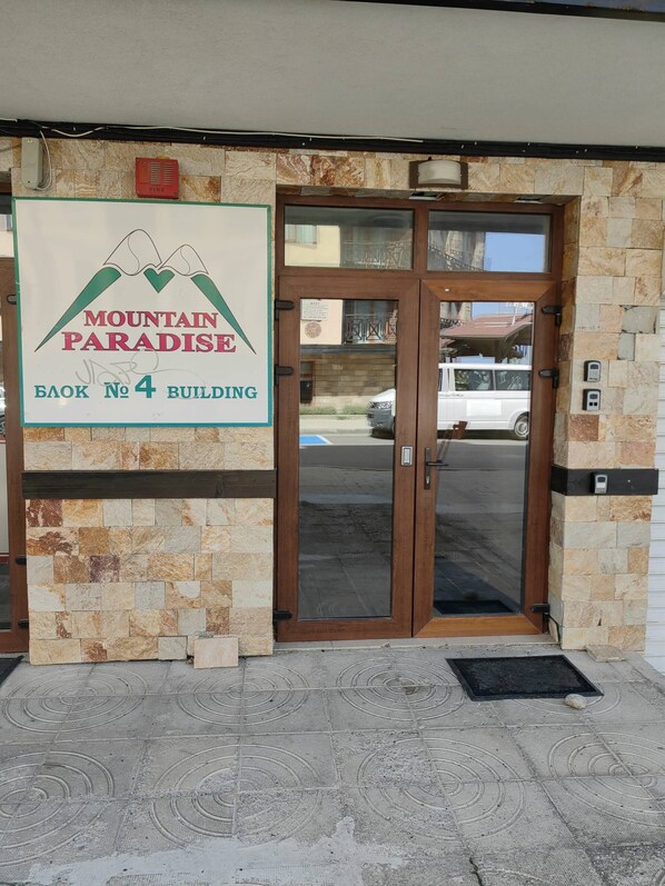 Appartement, 1 chambre, accessible aux personnes à mobilité réduite, vue sur la montagne | Façade de l’hébergement 