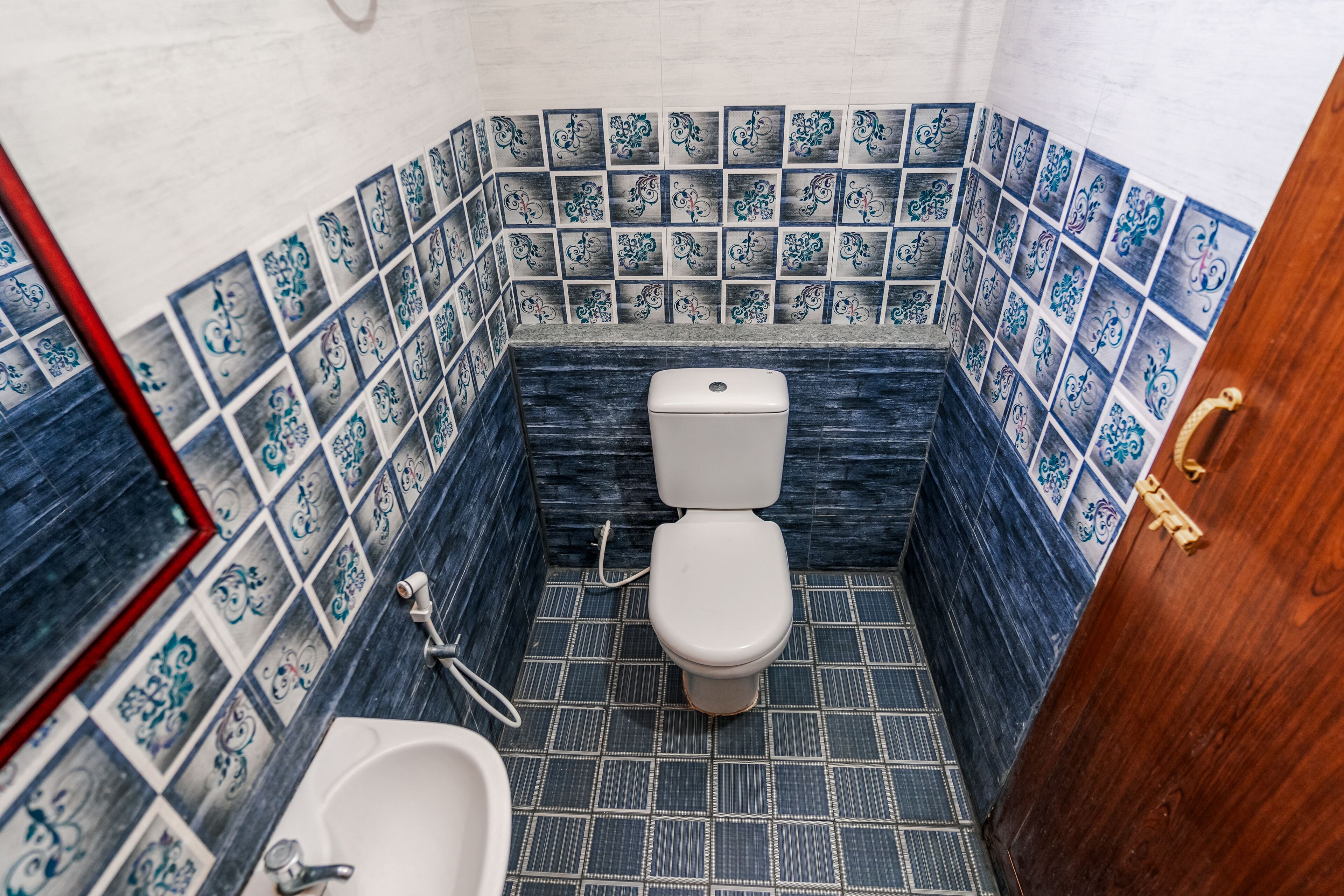 Standard Room | Bathroom | Shower, rainfall showerhead, towels