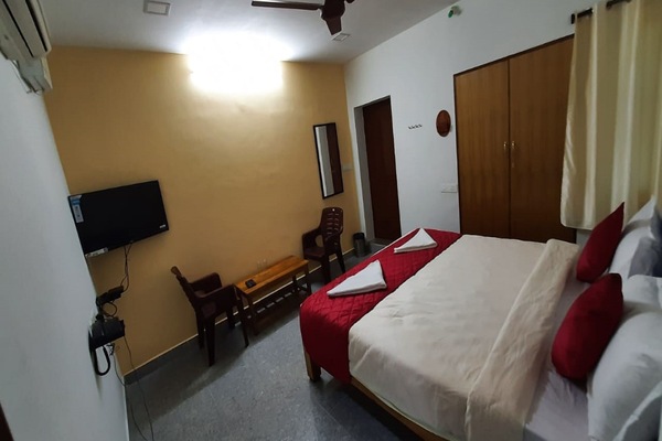 Standard Room | 1 bedroom, premium bedding, desk, WiFi (free)