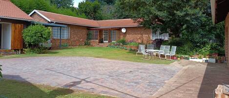 Apartment, 2 Bedrooms, Smoking, Patio | Garden