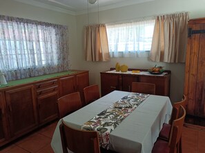 Apartamento, 2 quartos, para fumantes, varanda | Sala de jantar