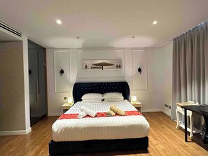 1 bedroom, iron/ironing board, WiFi, bed sheets - Luxurious Condo in Heart of Kuala Lumpur with Rooftop Garden (Kuala Lumpur)