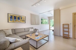 テレビ、暖炉、ステレオ