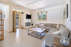 テレビ、暖炉、ステレオ