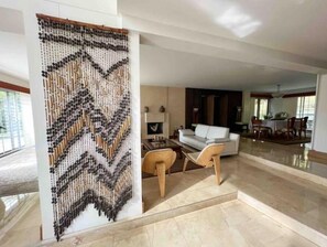 Living area - Mansión Medellín 680 m2 con Piscina y Sala de Vapor (Envigado)