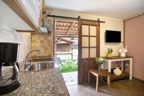 Fridge, microwave, oven, stovetop - Vacation Home 'Los Diablitos 5' with Mountain View, Shared Terrace and Wi-Fi (Santa Cruz de Tenerife)