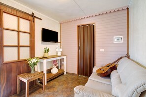 TV - Vacation Home 'Los Diablitos 5' with Mountain View, Shared Terrace and Wi-Fi (Santa Cruz de Tenerife)